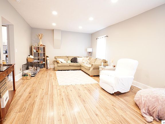 3rd image of 422 N 9th St