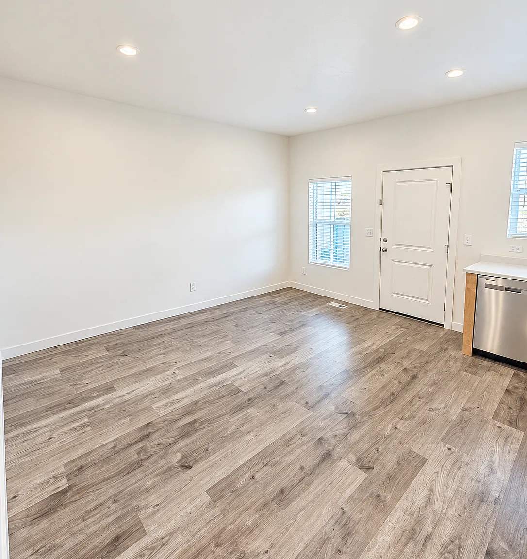 Charming 3-Bed Townhouse Retreat with Spacious 1954 SF Living in Eagle Mountain! — Photo 3