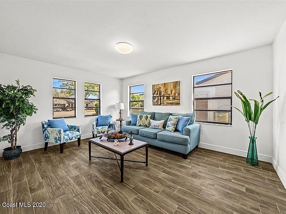 4th image of 149 Cinnamon Lake Cir