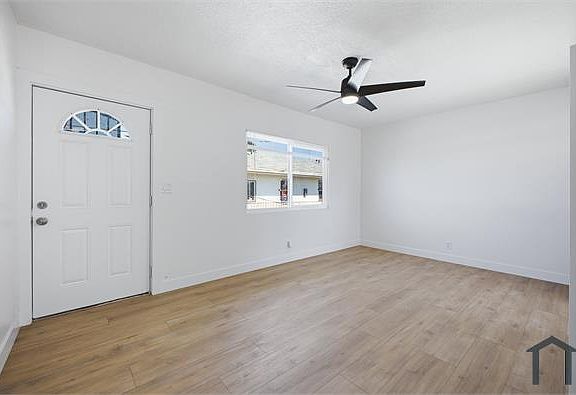 2nd image of 1345 1/2 E 51st St