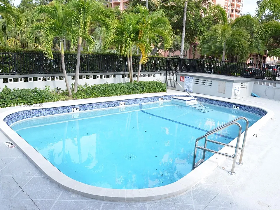35 Edgewater Dr #104