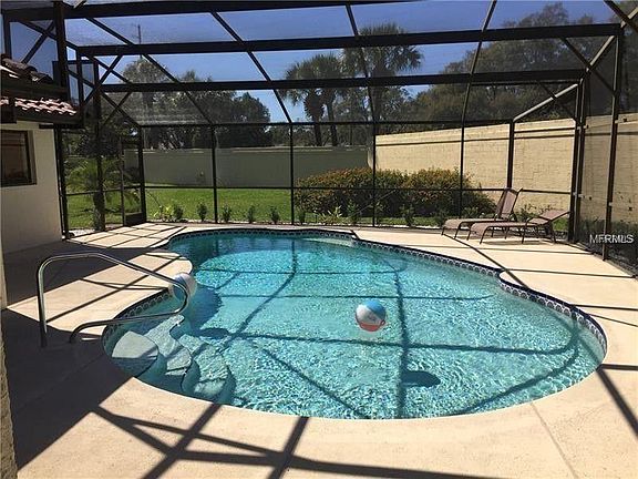 Well maintained swimming pool with a weekly cleaning contract, paid by the owner.