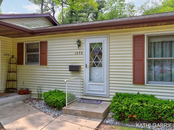 1056 Walnut Grove Dr, Muskegon, MI 49441