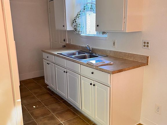 4th image of 2618 Franklin Way