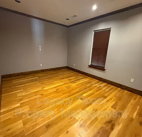 875 N Main St #103 — Photo 6