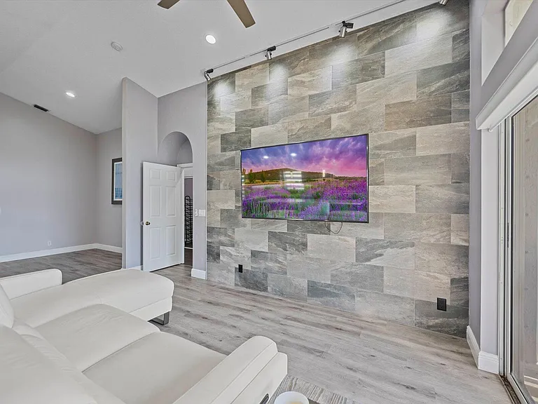 3689 Miramontes Cir — Photo 6