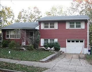 16 Larchmont Rd photo 1