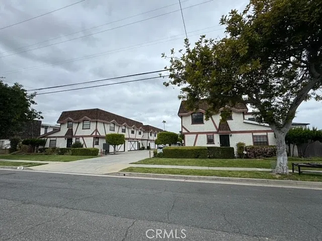 3 bed, 2.5 bath, 1309 sqft, $3,600 — Photo 3