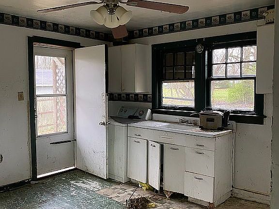 5th image of 1121 Cannon Ln