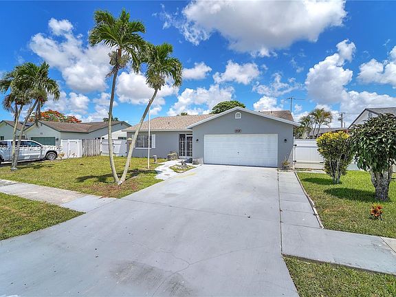 3rd image of 9242 SW 18th Rd