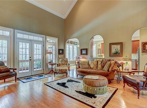 5th image of 4876 River Hills Dr