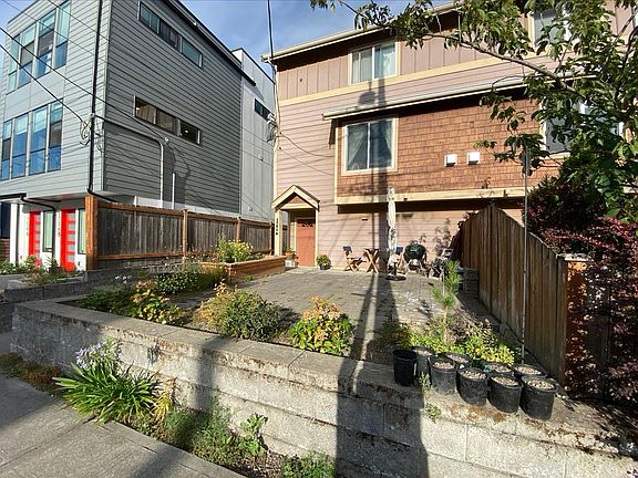 Spacious front yard directly off of 19th Ave S Planter Box / Bench - perfect for growing veggies and entertaining!