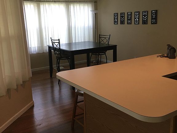 4th image of 132 Commodore Cir