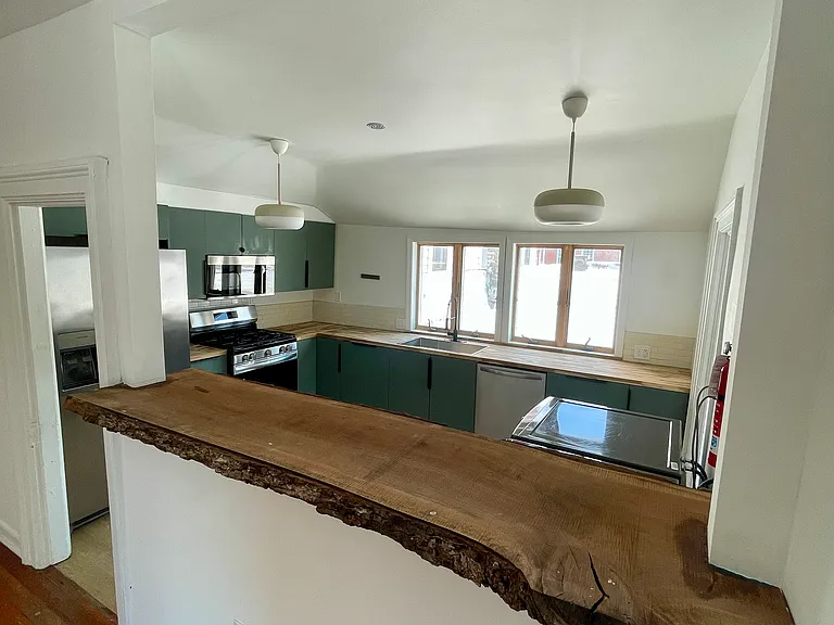 725-727 Warren St #5 — Photo 4