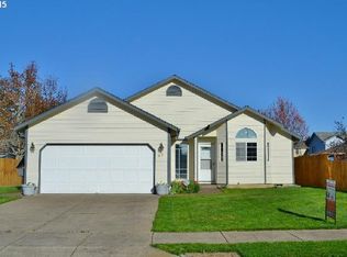 57 Oak Terrace Dr, Lebanon, OR 97355