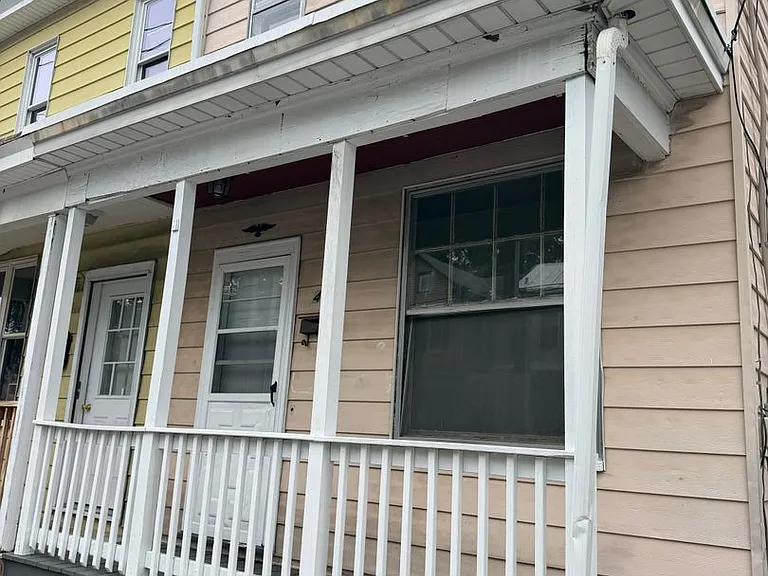 421 N Pitt St — Photo 1