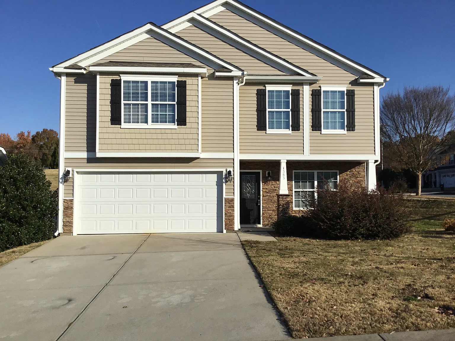 4 bed, 2.5 bath, 2231 sqft, $2,345 — Photo 1