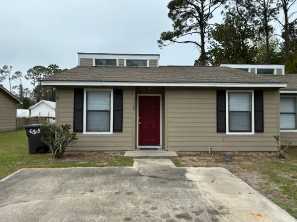 112 Admirals Walk Dr, Saint Marys, GA 31558