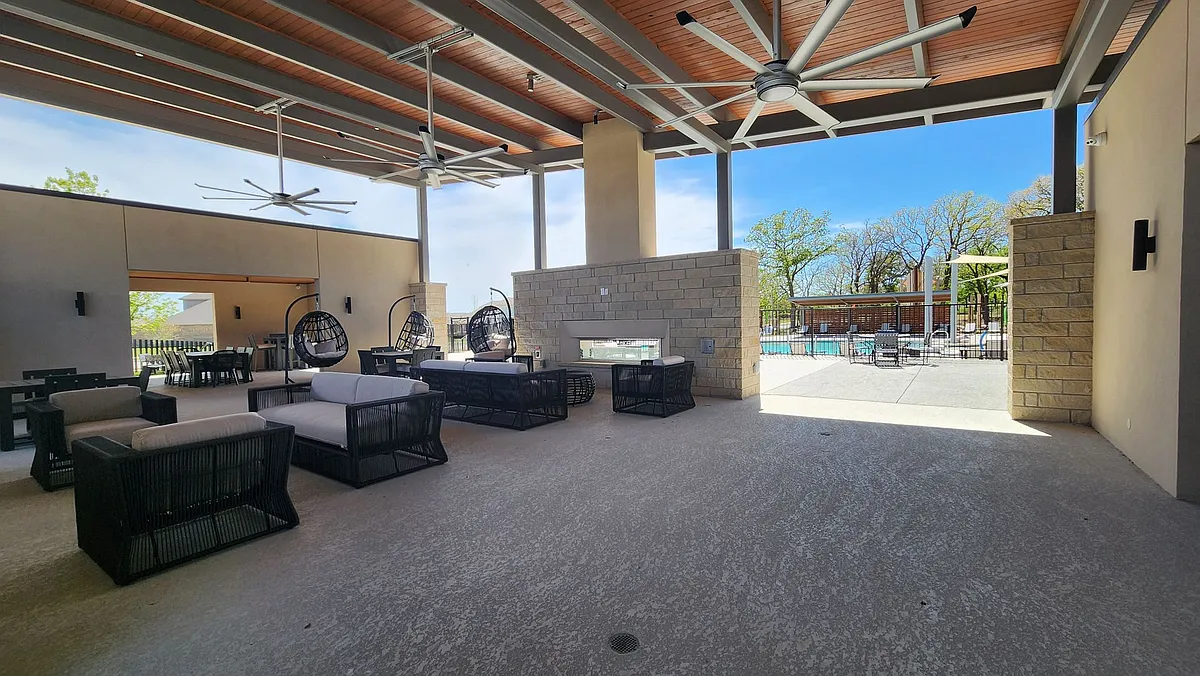 Building Photo - 2221 Redwing Dr