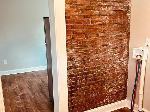 3rd image of 424 N Springfield Rd