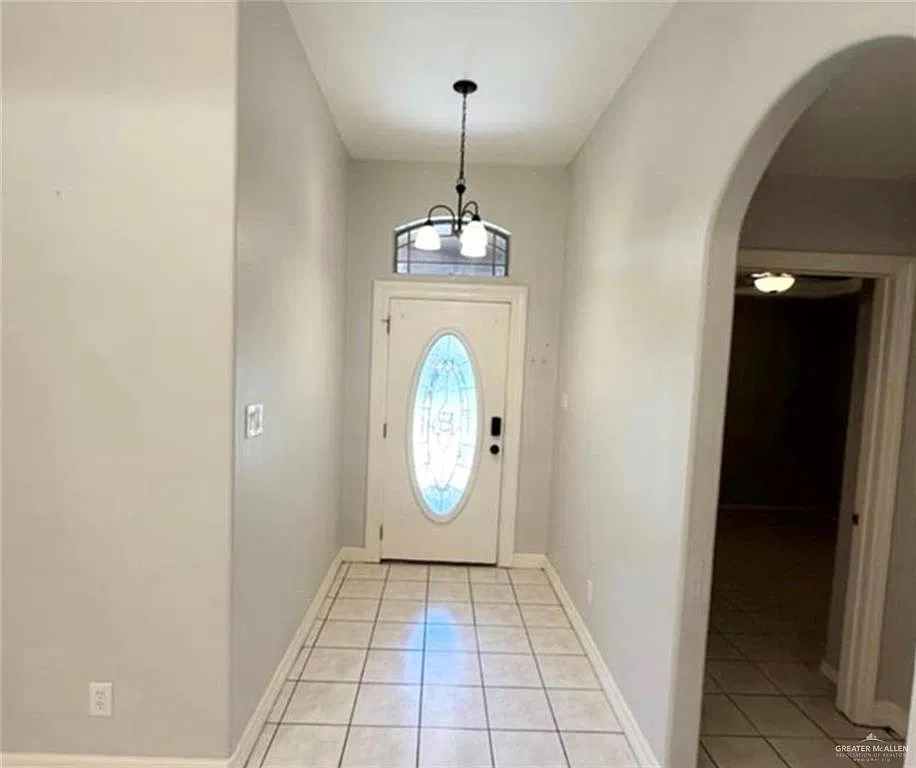 3 bed, 2.0 bath, 1309 sqft, $1,400 — Photo 3