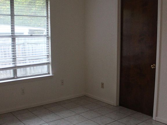 3rd image of 525 McGehee St