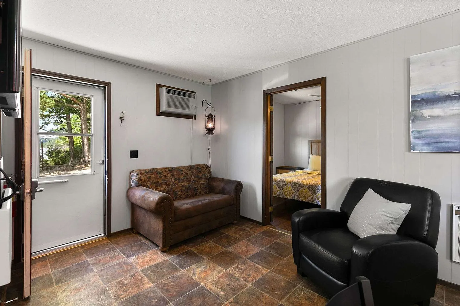 4 bed, 2.0 bath, 990 sqft, $5,602 — Photo 1
