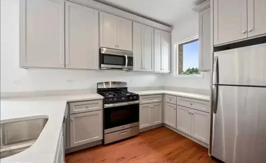 Building Photo - 6036 N Broadway St #3