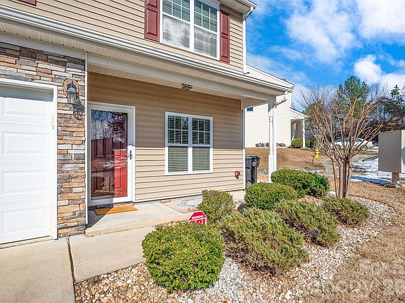 2nd image of 202 Limerick Rd #A