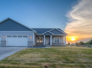 800 S 7th St Ct, Eldridge, IA 52748