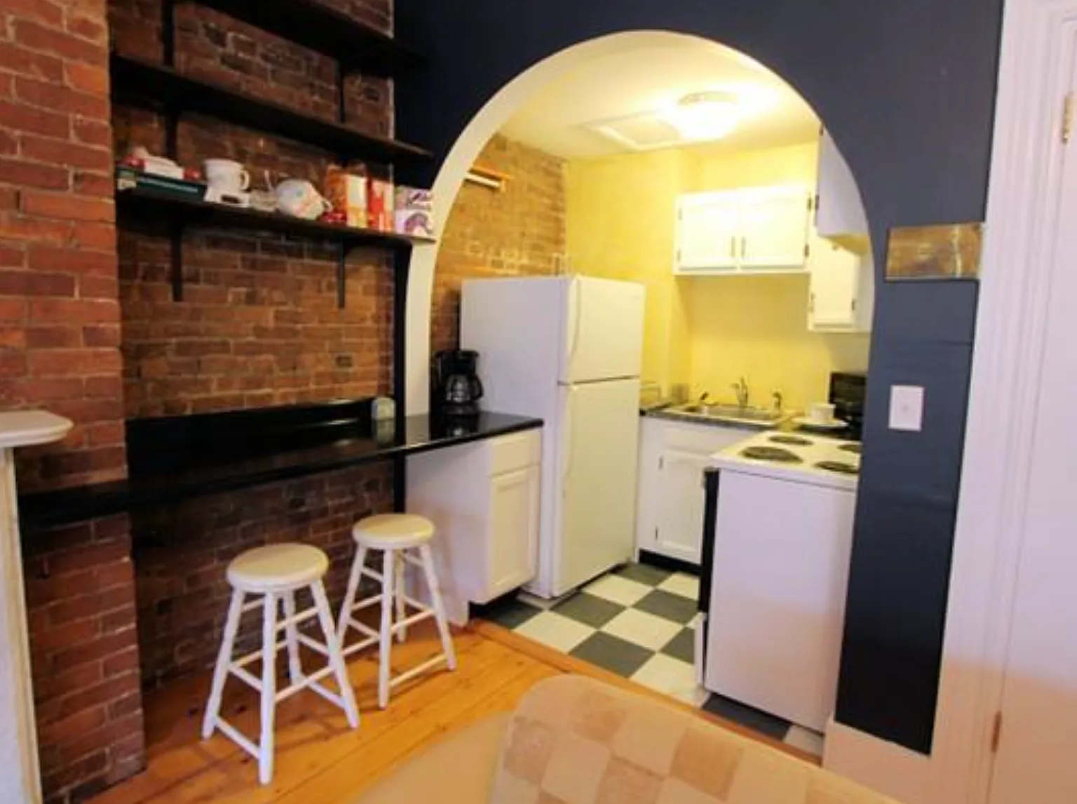 Studio, 400 sqft, $2,525 — Photo 2