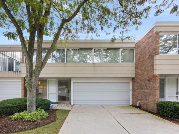 133 Avon Rd, Northbrook, IL 60062