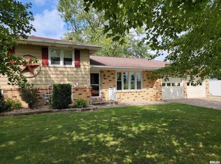 305 N Marietta St, Yates City, IL 61572