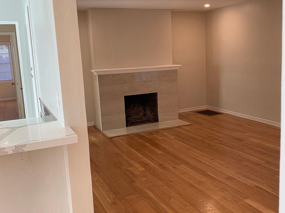 Living Room with fireplace