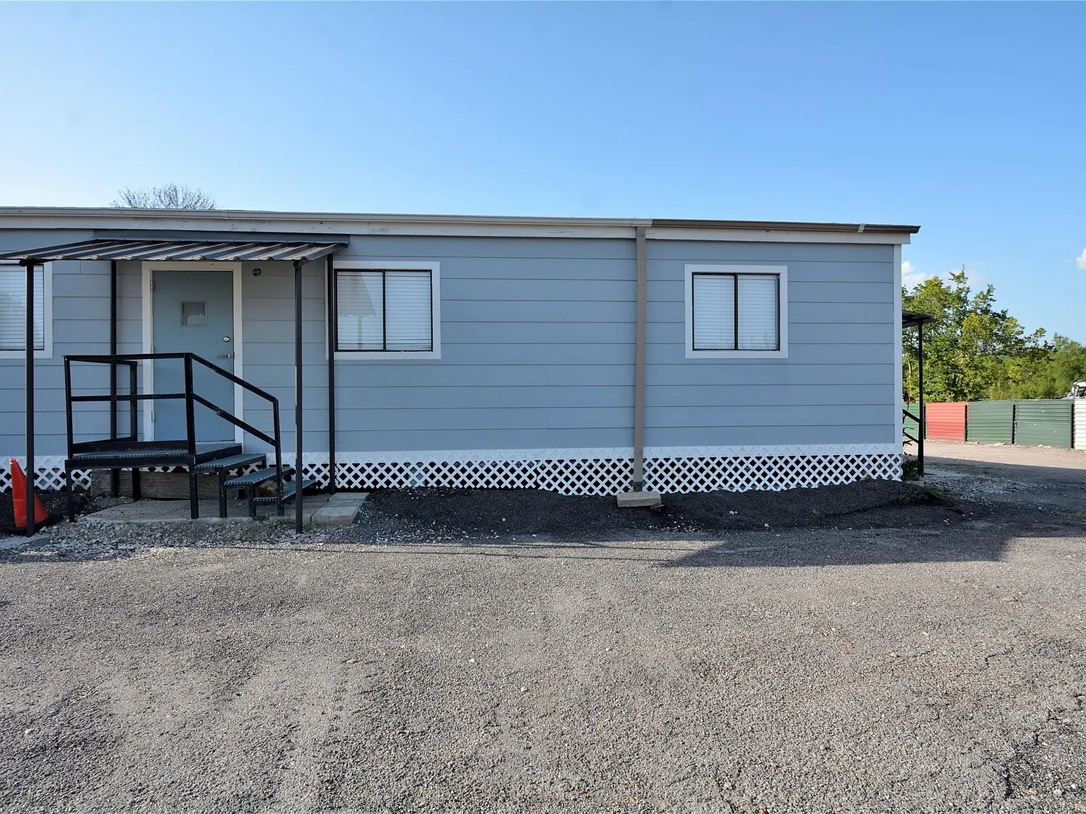 3 bed, 1.0 bath, 1100 sqft, $1,400 — Photo 3