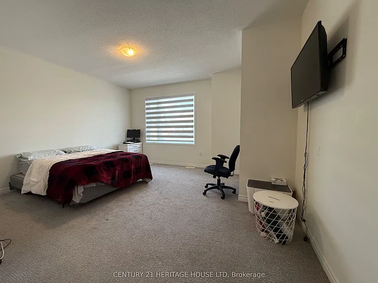 18 Dolucci Cres E — Photo 20