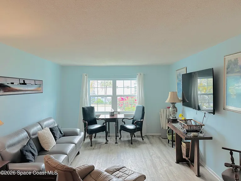 230 Columbia Dr #201 — Photo 5