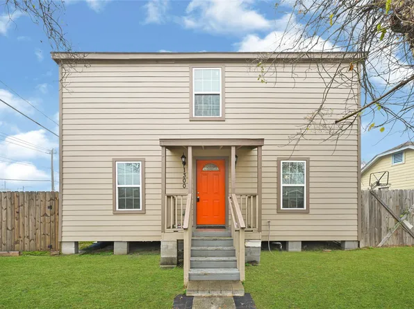 1300 Cypress St, Baytown, TX 77520