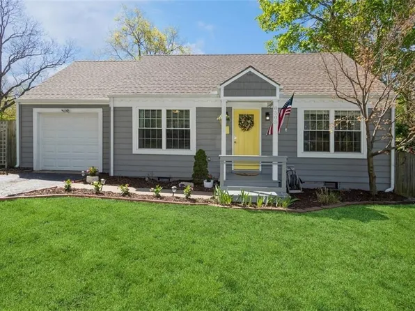 8505 W 55th Ter, Overland Park, KS 66202