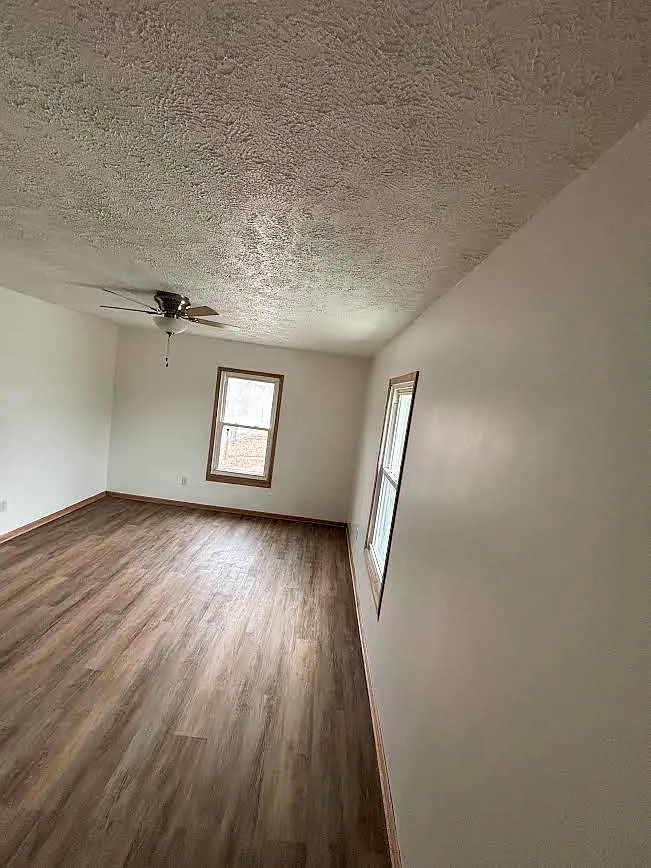 2 bed, 925 sqft, $1,000 — Photo 3