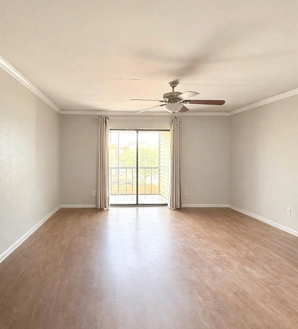 2 bed, 1.5 bath, 1002 sqft, $999 — Photo 3