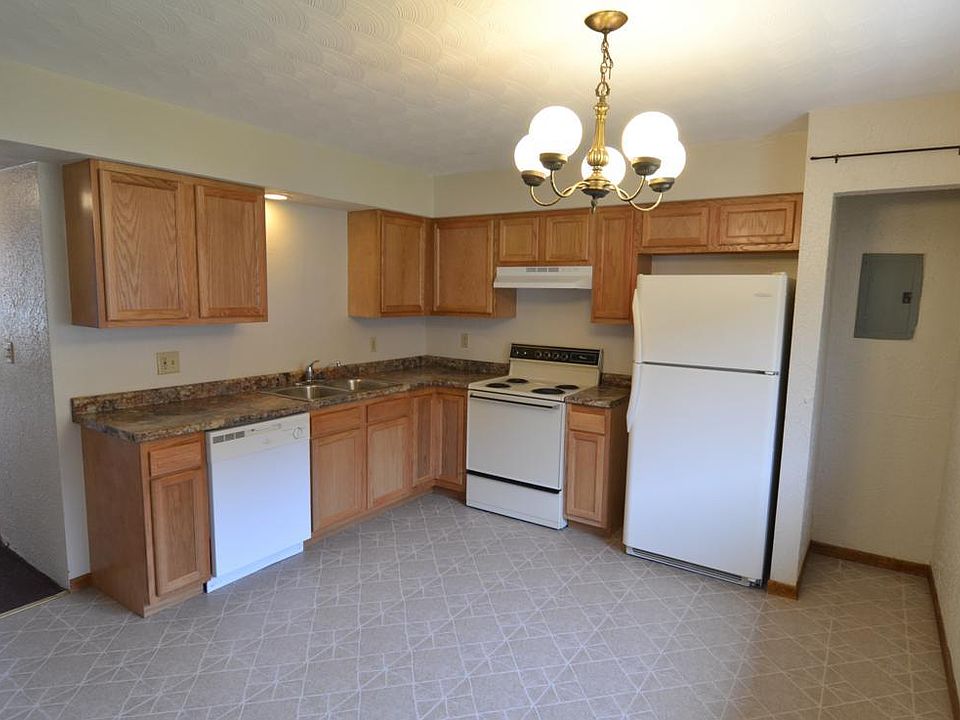 2nd image of 670 Meadowood Ln