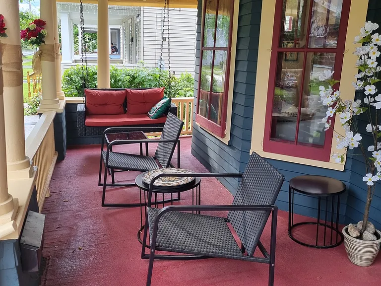 1138 Academy St — Photo 3