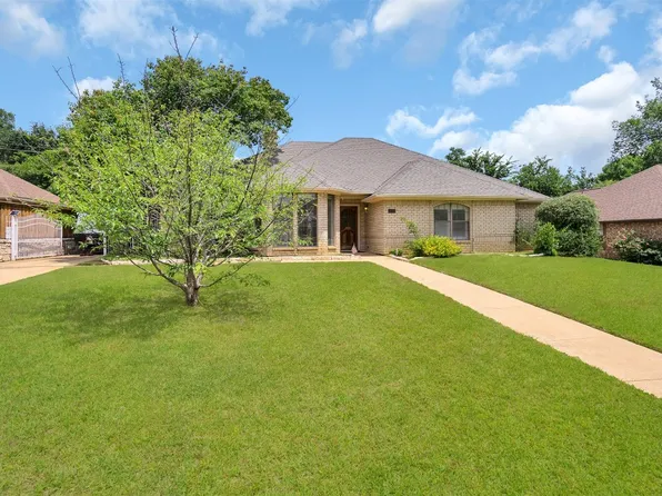 2918 Woodland Hills Dr, Grapevine, TX 76051