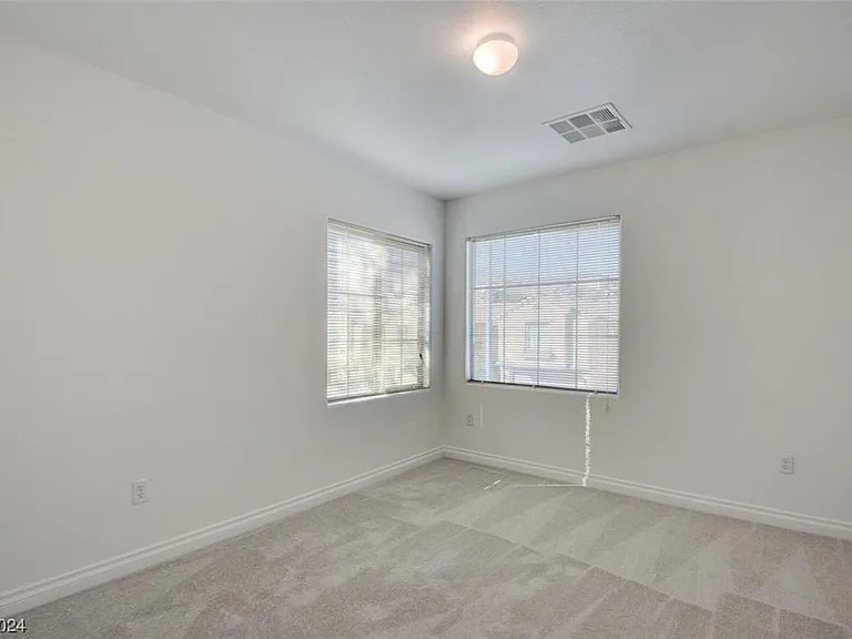 4736 Killington St — Photo 8