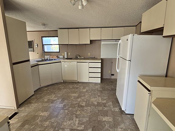 3rd image of 1142 Sandy Hill Dr