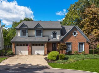 7 S Hampton Ct, Rocky River, OH 44116