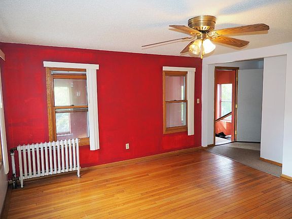 4th image of 907 Central Ave W