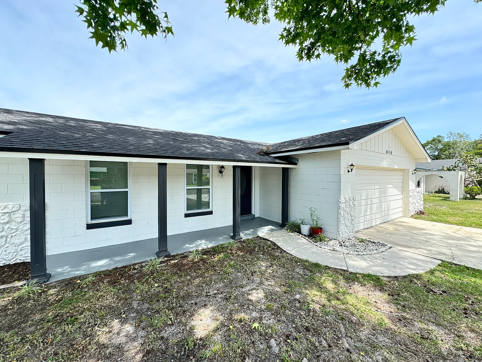 Beautiful Newly Renovated Home — Photo 4