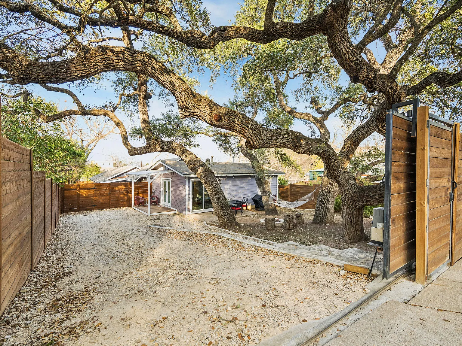 1 bed, 726 sqft, $2,200 — Photo 1